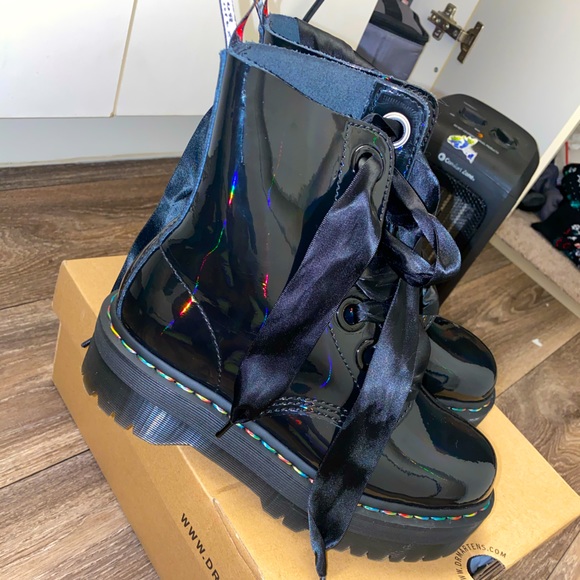 dr martens molly rainbow